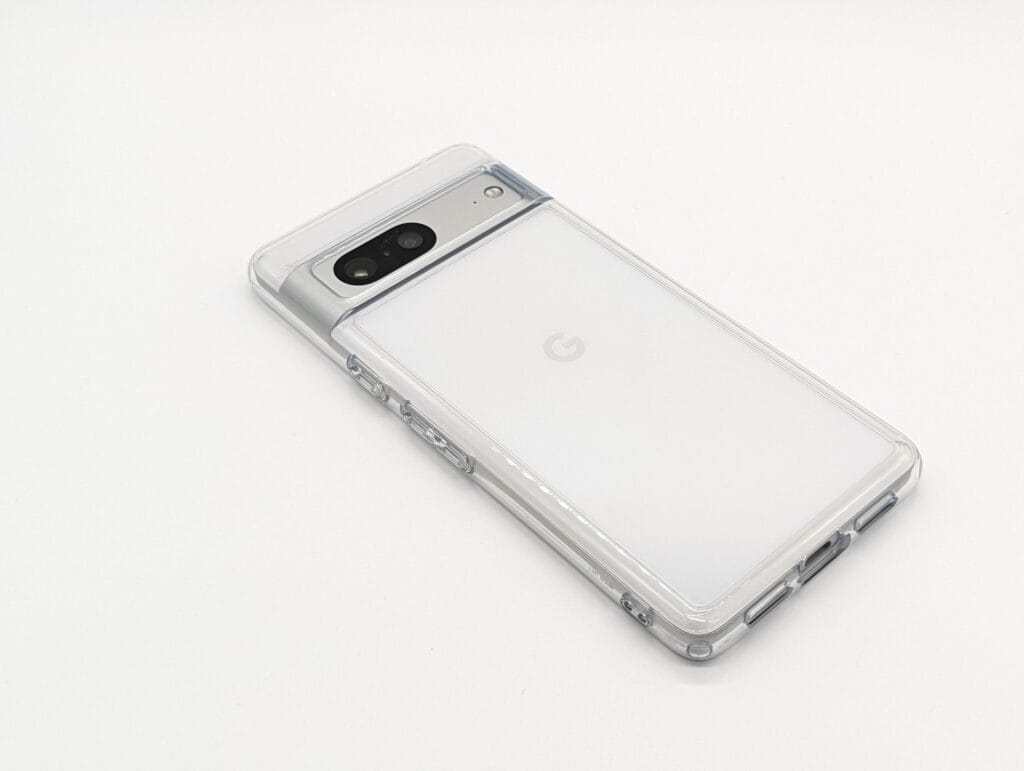 Spigen Pixel 7ケース ウルトラハイブリッドを装着したPixel 7